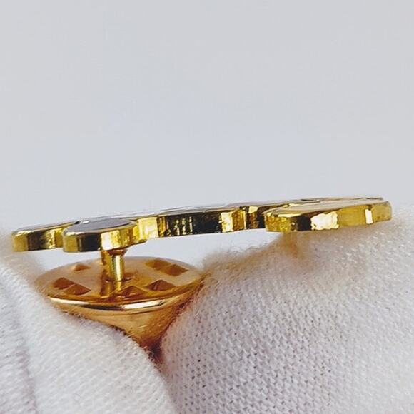 Vintage Disney Mickey Mouse Enamel Pin Classic Pose - Picture 4 of 7